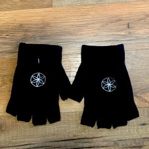 NWOT Gaiam Yoga gloves